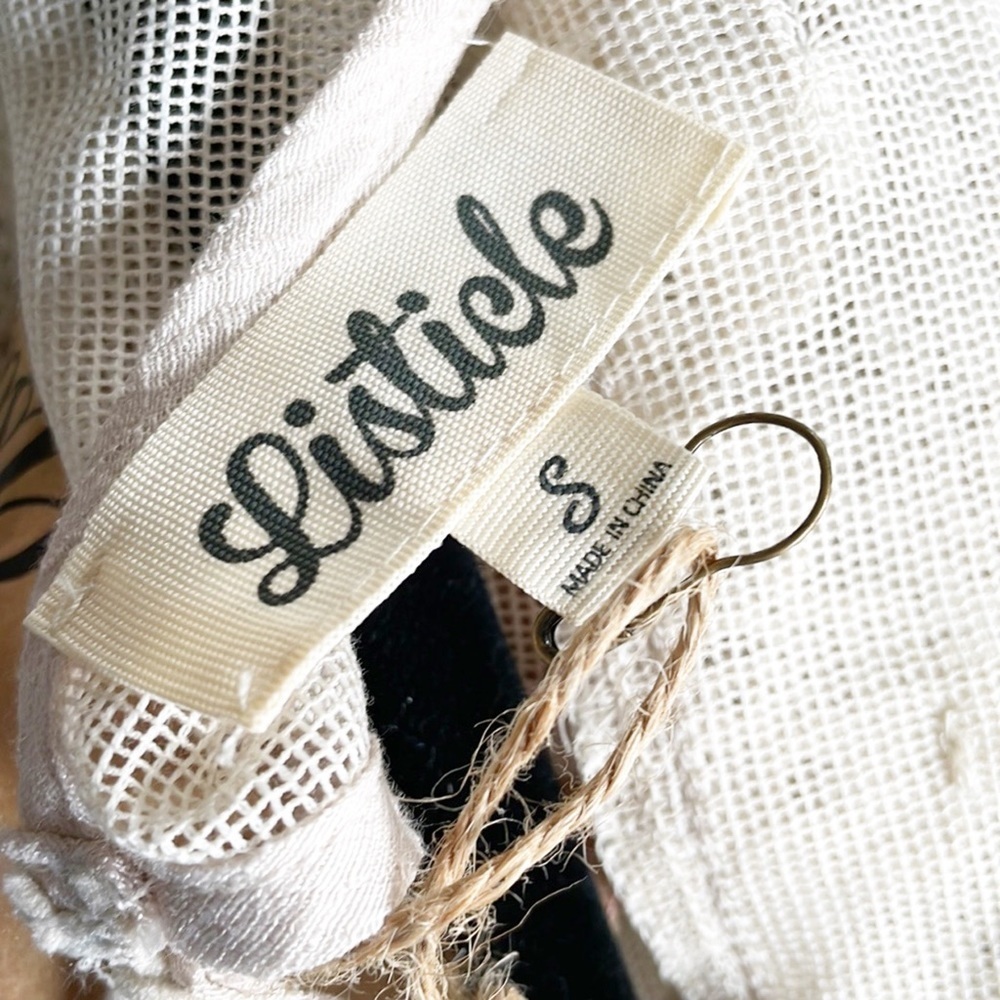 🌿Final Sale Listicle Lace Detailed Top - Picture 9 of 9